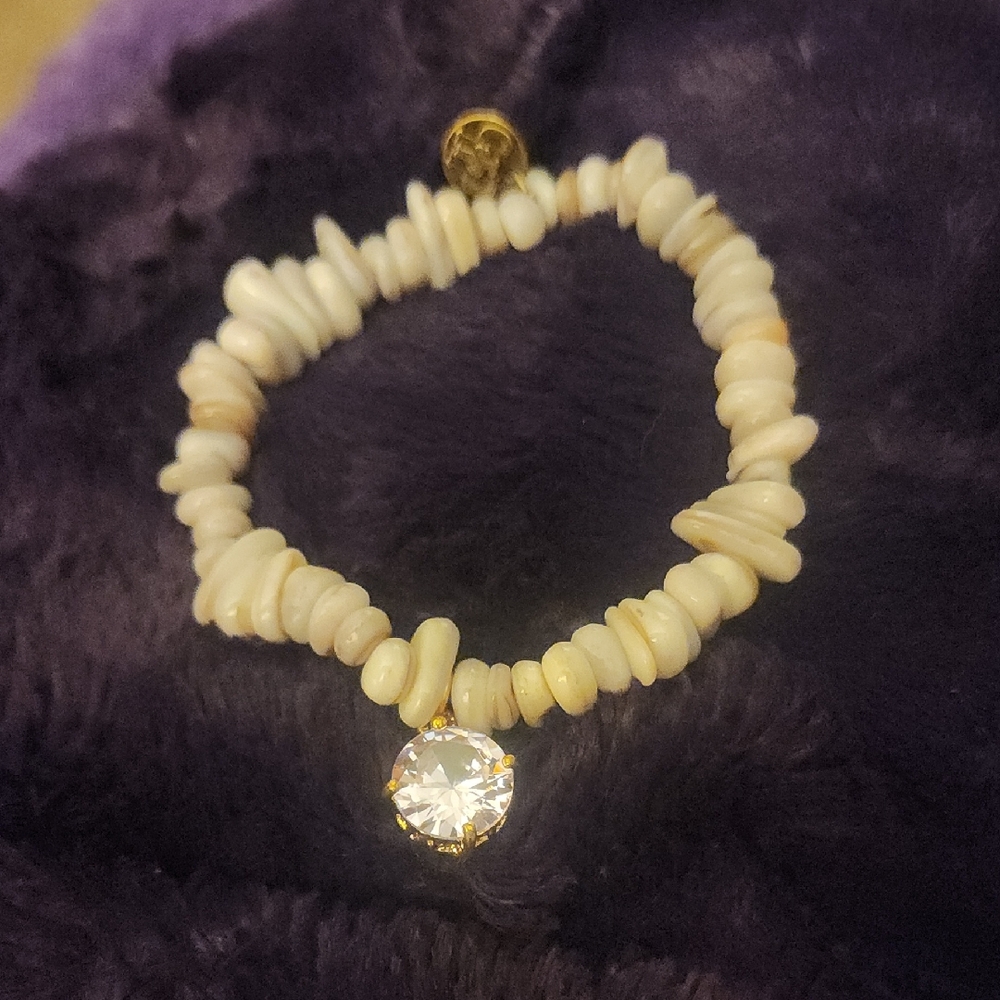 Elegant Lavender Beaded Bracelet with Gold Accents